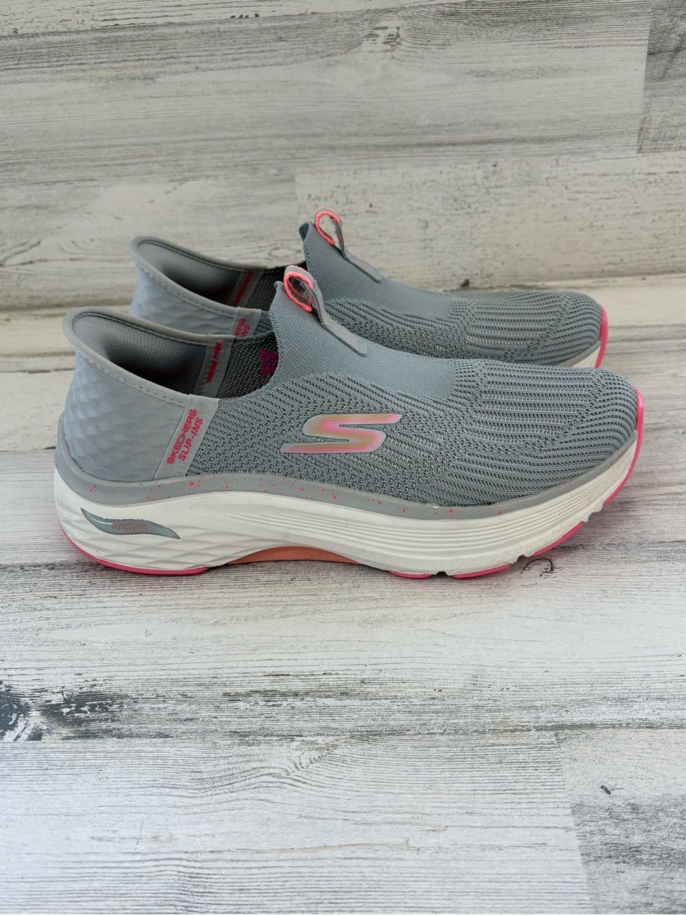 Skechers Women’s Size 9 Max Cushion Arch Fit Fluidity Hands Free Slip-Ins Shoes